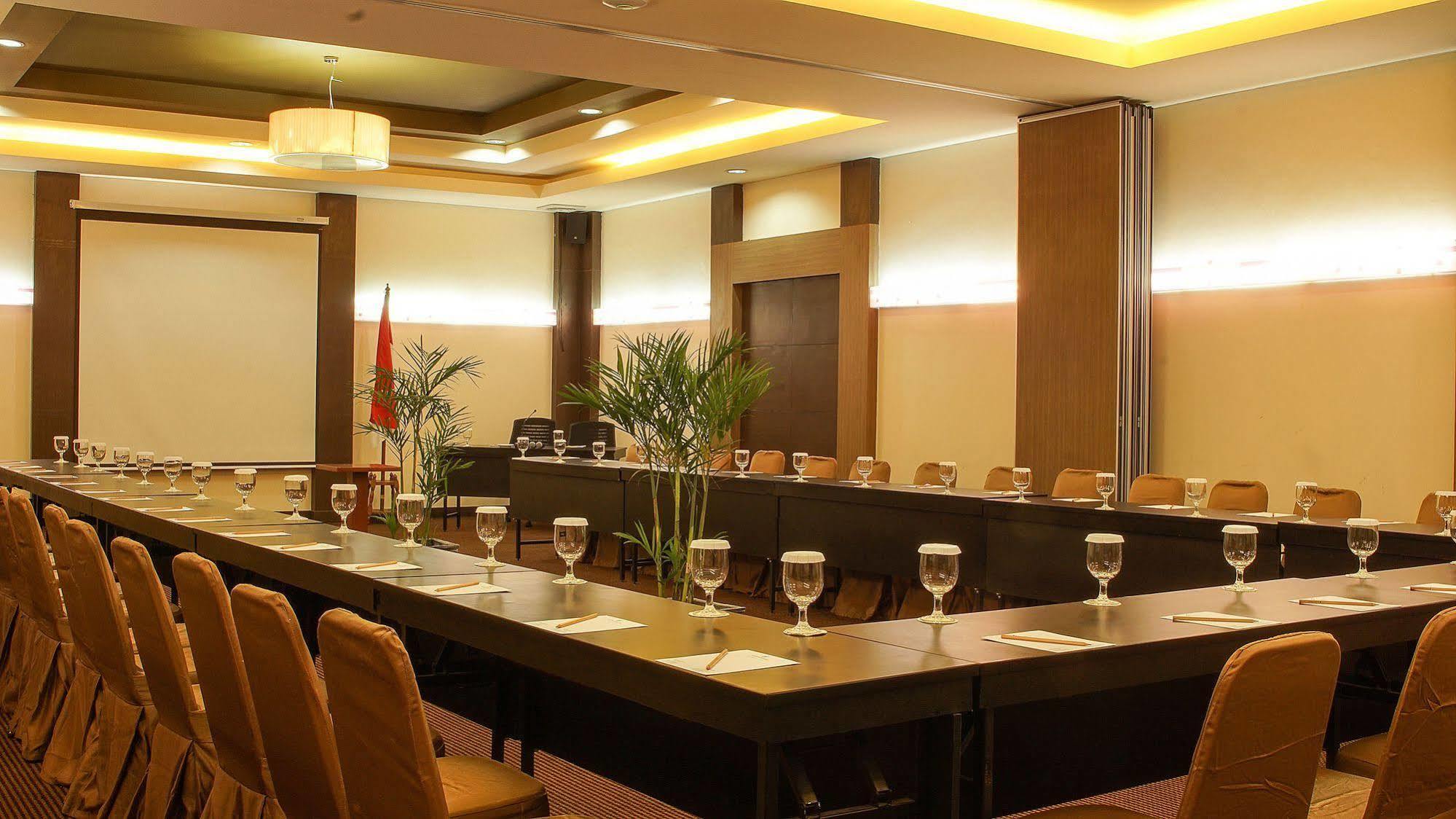 Sofyan Hotel Soepomo Джакарта Екстер'єр фото